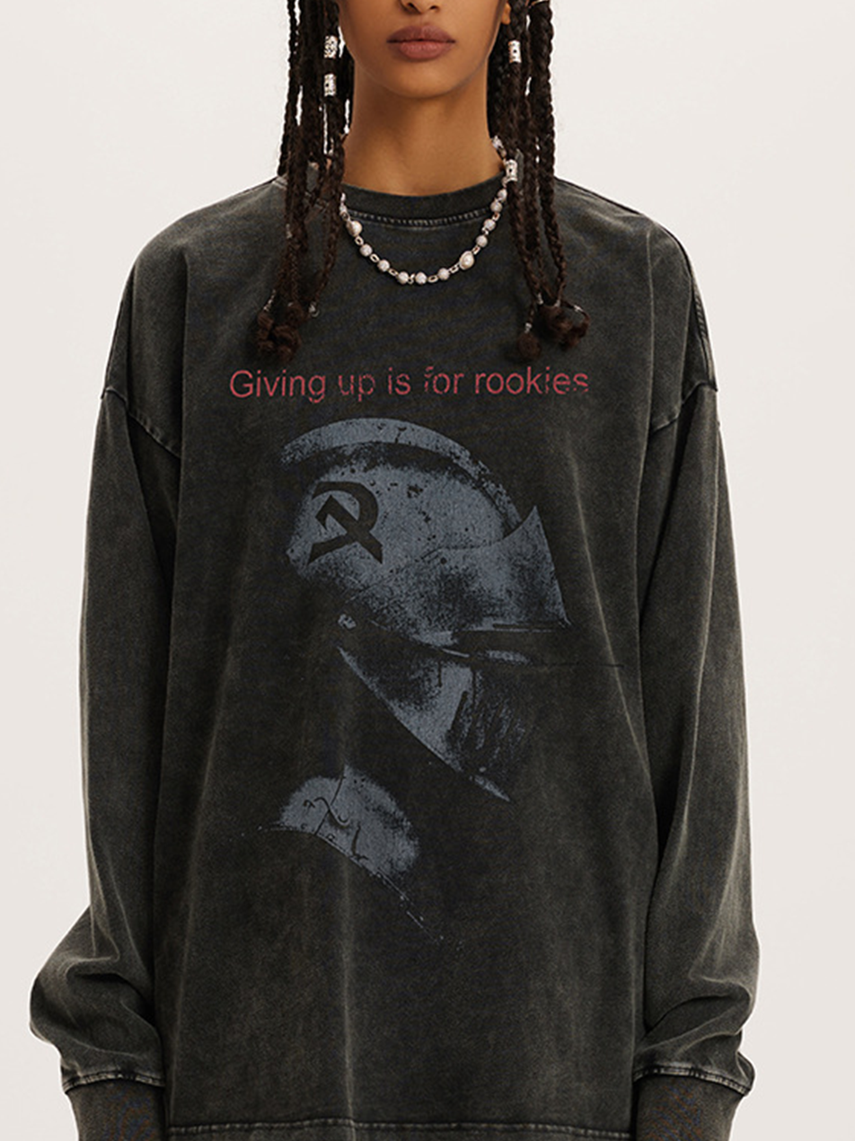 T-shirt à manches longues imprimé guerrier blindé